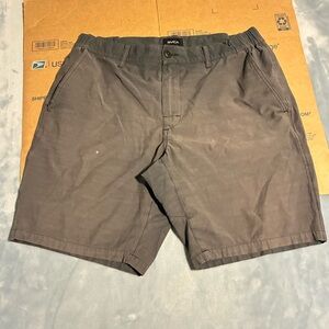 RVCA Men's Charcoal Gray Flat Front Hybrid Shorts 32